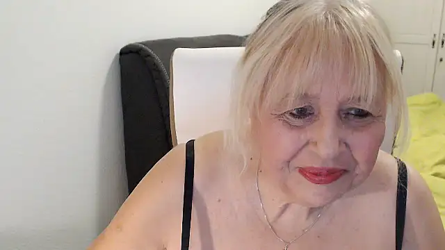 SusiLifeXXX online show from August 8, 2026, 8:38 pm