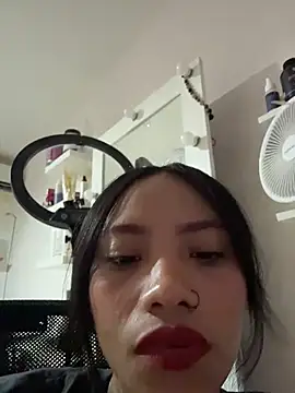 Nia Desire online show from August 3, 2026, 9:48 am