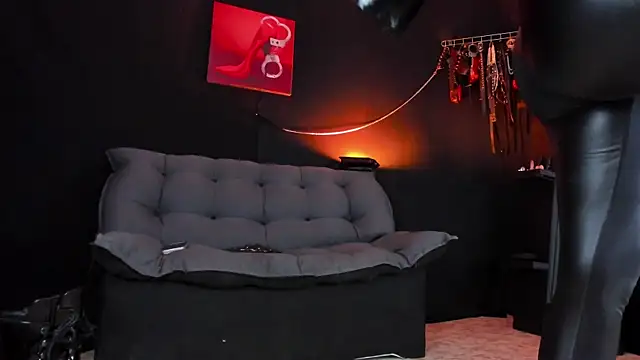 isabellestone online show from July 13, 2026, 8:30 pm