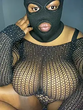 curvywithbigtitties online show from July 31, 2026, 8:17 pm