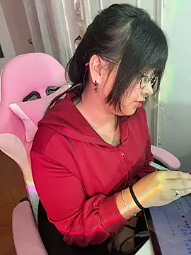 Snapshot of Lolii_Zoe chatting on December 17, 2025, 8:25 pm Lolii Zoe online show from December 17, 2025, 8:25 pm