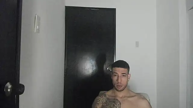 Snapshot of ThiagoLugo chatting on June 22, 2026, 9:56 pm ThiagoLugo online show from June 22, 2026, 9:56 pm