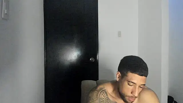 ThiagoLugo online show from May 5, 2026, 4:37 am