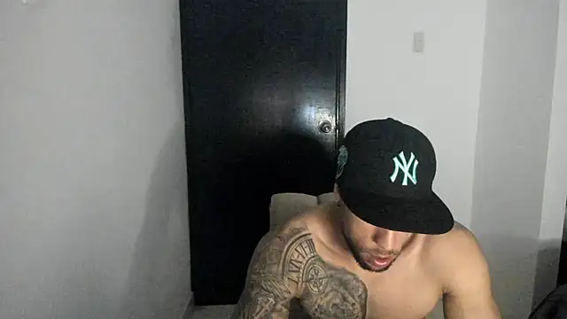 ThiagoLugo online show from May 1, 2026, 5:01 am