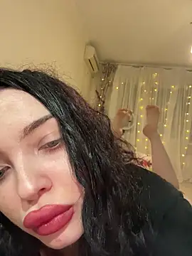 Hannah xBaby online show from November 4, 2025, 3:27 pm