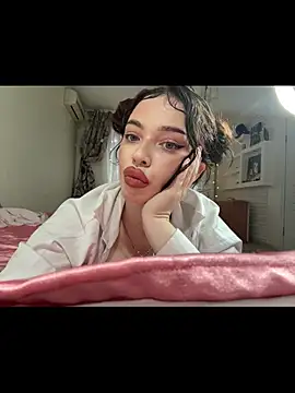 Hannah xBaby online show from November 12, 2025, 8:40 am