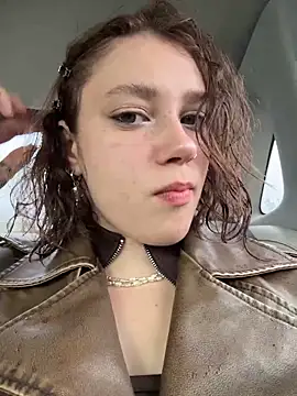 lucy-joy online show from September 27, 2025, 1:17 pm