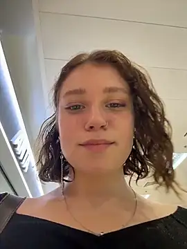 lucy-joy online show from October 10, 2025, 9:32 am