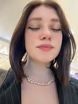 lucy-joy online show from December 23, 2025, 7:40 am