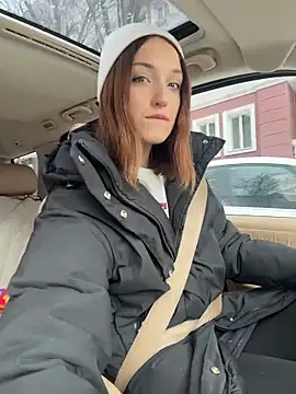 DollyTall online show from December 18, 2025, 7:13 am