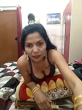 Yourhotsweetgirl online show from March 11, 2026, 7:46 am