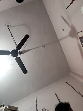 Yourhotsweetgirl online show from February 10, 2026, 10:31 pm