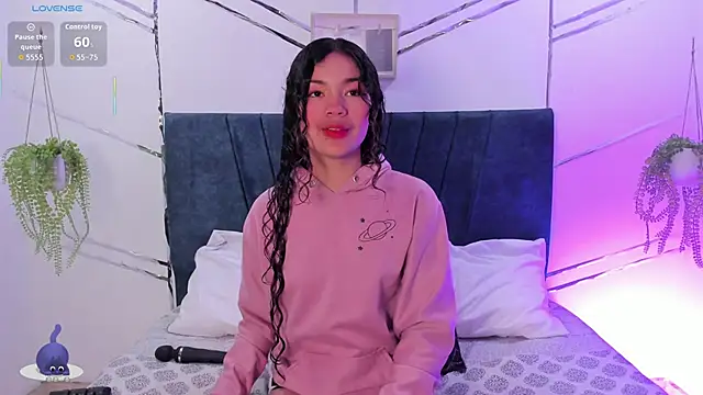 Camilla Miller01 online show from September 30, 2025, 1:28 pm