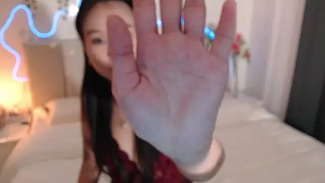 yuna k online show from April 12, 2026, 10:24 pm