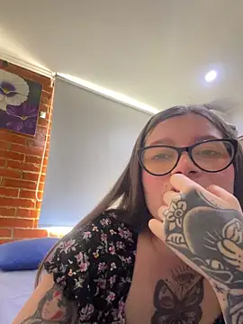 KoraSweett online show from February 6, 2026, 7:32 pm