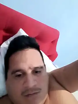 Snapshot of reguetones92 chatting on May 4, 2026, 11:13 am reguetones92 online show from May 4, 2026, 11:13 am
