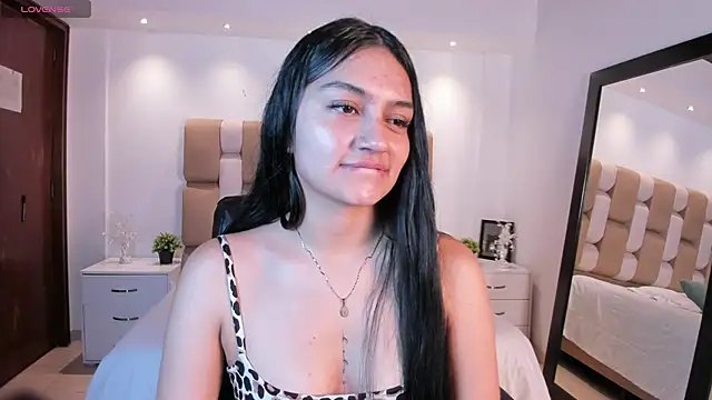 AidaJones online show from September 29, 2025, 12:33 pm