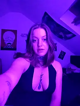 Amatrice X online show from May 7, 2026, 9:51 pm