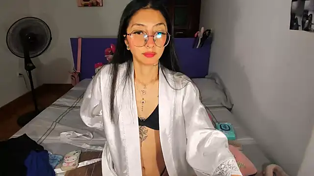 Anais lux online show from May 15, 2026, 11:47 pm