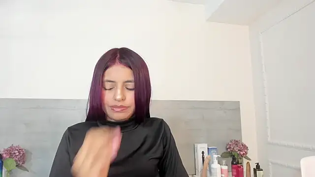 sunnyWhitee online show from April 27, 2026, 7:23 pm