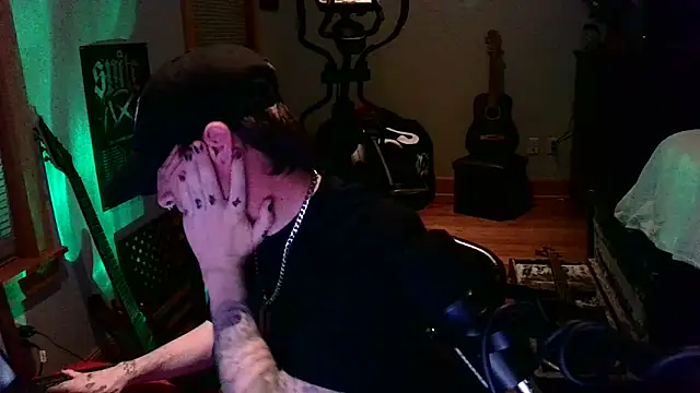 Snapshot of LEVIATHANX666 chatting on April 7, 2026, 5:20 am LEVIATHANX666 online show from April 7, 2026, 5:20 am