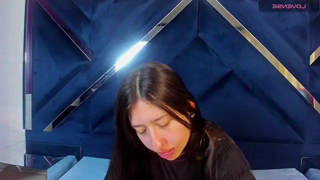 venusmorgan online show from December 16, 2025, 4:33 pm