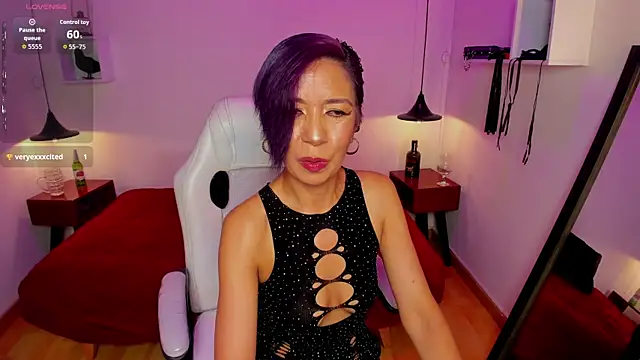 Snapshot of Trinityy__ chatting on August 8, 2026, 7:32 pm Trinityy online show from August 8, 2026, 7:32 pm