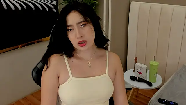 Skyyle  online show from June 17, 2026, 1:10 pm