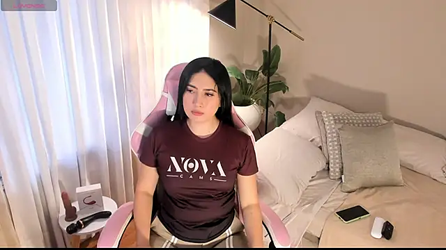 Skyyle  online show from September 25, 2025, 1:06 pm