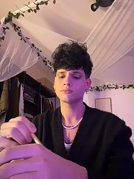 tyler boo online show from December 22, 2025, 8:31 pm