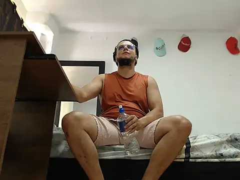 Snapshot of cloudsxxx chatting on July 17, 2026, 3:42 pm cloudsxxx online show from July 17, 2026, 3:42 pm