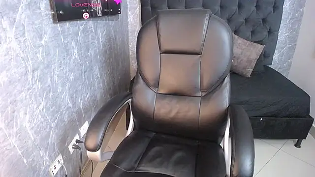 eileen  hills online show from September 19, 2025, 6:45 pm