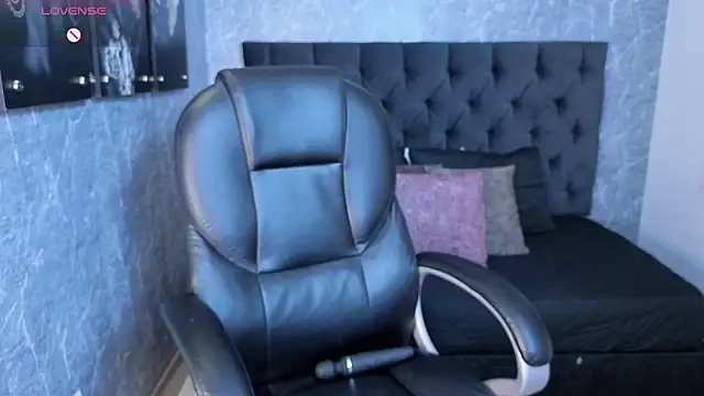 eileen  hills online show from October 21, 2025, 6:18 pm