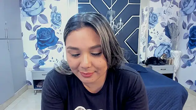 LatinaHoleQueen online show from October 3, 2025, 3:57 pm