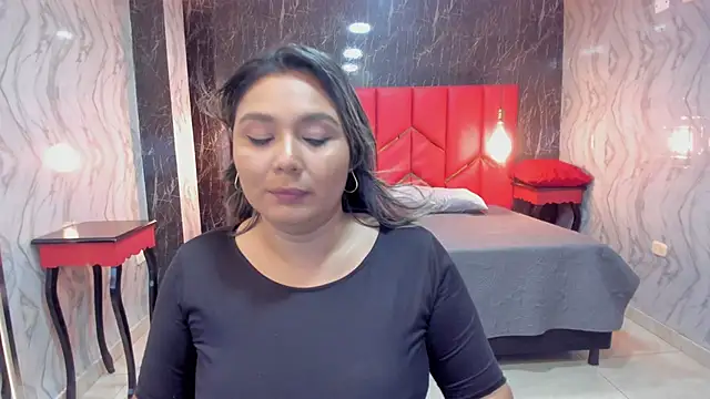 LatinaHoleQueen online show from December 5, 2025, 4:16 pm