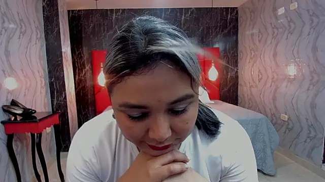 Snapshot of LatinaHoleQueen chatting on July 29, 2026, 3:33 pm LatinaHoleQueen online show from July 29, 2026, 3:33 pm