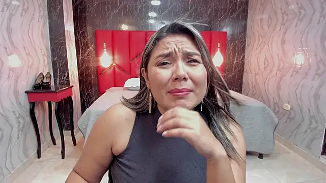 LatinaHoleQueen online show from March 4, 2026, 2:14 pm