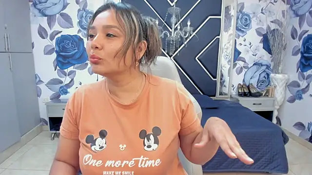 LatinaHoleQueen online show from November 7, 2025, 3:16 pm