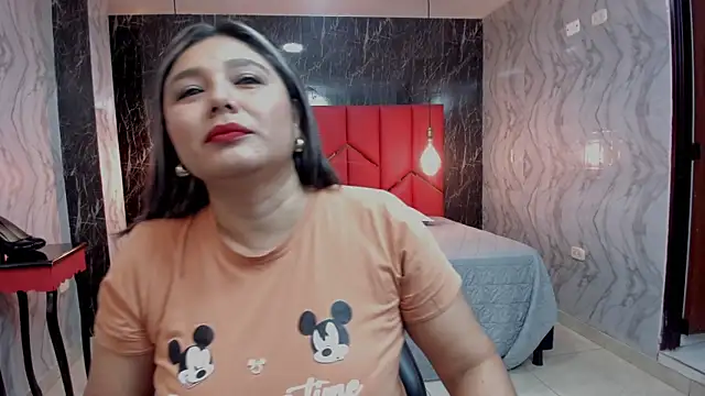 Snapshot of LatinaHoleQueen chatting on August 1, 2026, 3:43 pm LatinaHoleQueen online show from August 1, 2026, 3:43 pm