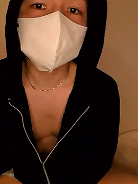 kqitooo online show from March 18, 2026, 4:19 pm