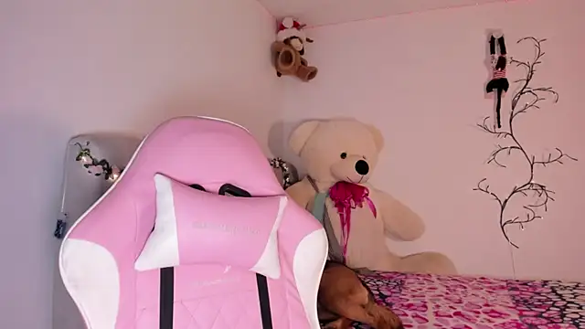 Sarahcutexoxox online show from April 21, 2026, 10:38 pm