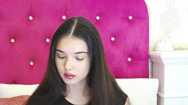 Snapshot of AlexisDevine chatting on May 21, 2026, 4:21 am AlexisDevine online show from May 21, 2026, 4:21 am