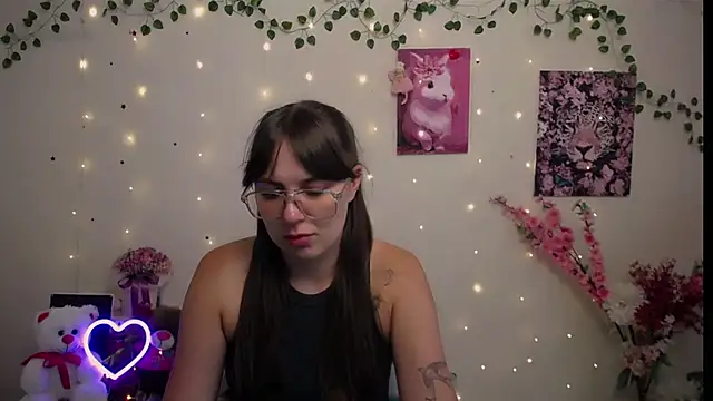Amanda Bright  online show from August 7, 2026, 12:11 pm