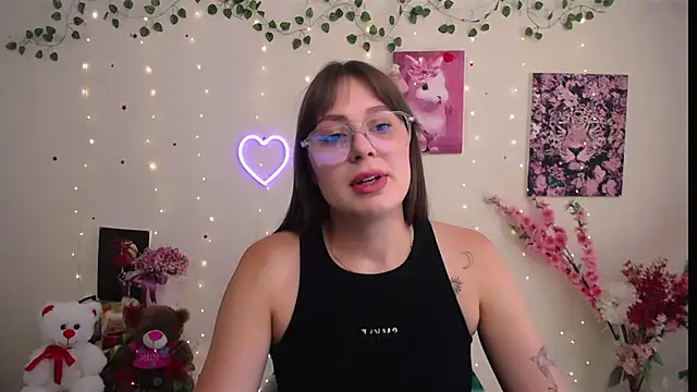 Amanda Bright  online show from July 14, 2026, 10:43 am