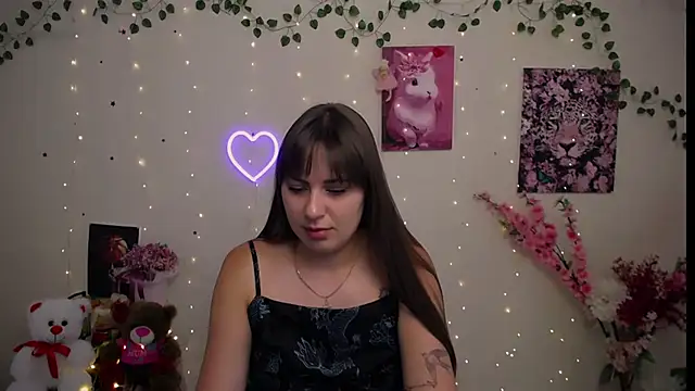 Amanda Bright  online show from July 25, 2026, 8:33 am