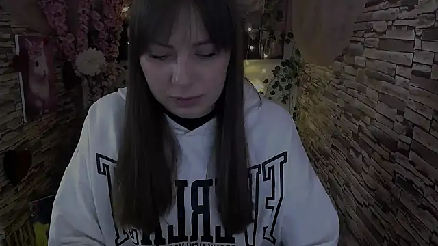 Amanda Bright  online show from October 21, 2025, 6:57 am