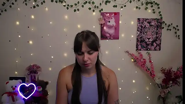 Amanda Bright  online show from August 4, 2026, 11:26 am