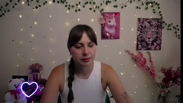 Amanda Bright  online show from August 6, 2026, 11:16 am