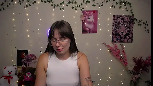 Amanda Bright  online show from July 28, 2026, 2:13 pm