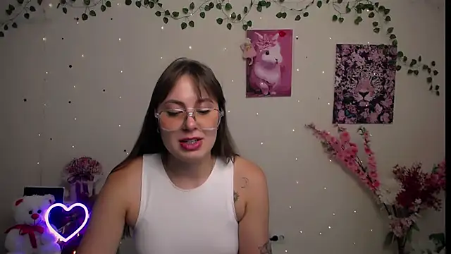 Amanda Bright  online show from August 3, 2026, 1:28 pm
